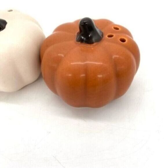 Pumpkin Salt and Pepper Shaker Set New - Picture 6 of 8